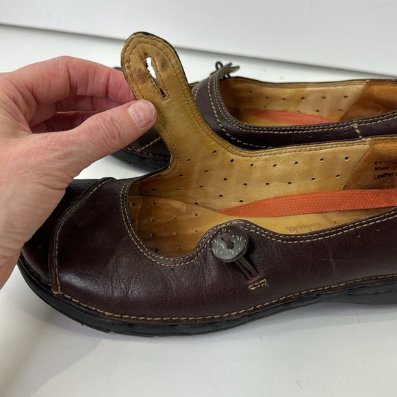 Clarks Structured Women's Brown Leather MaryJane Shoes - Picture 6 of 12